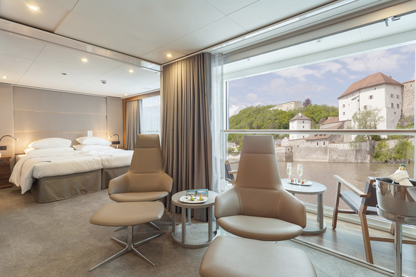 Emerald Waterways - Star Ships - Owners Suite One Bedroom 1.jpg